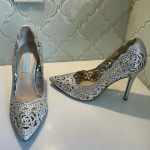 Betsey Johnson Elsa Evening rhinestone lace pattern Pumps in size 7